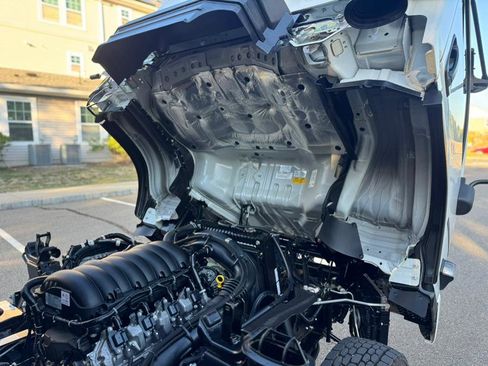 Used 2024 Isuzu NPR image 18