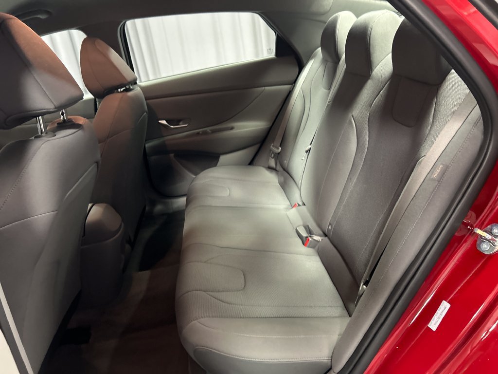 Used 2025 Hyundai Elantra SE FWD image 20
