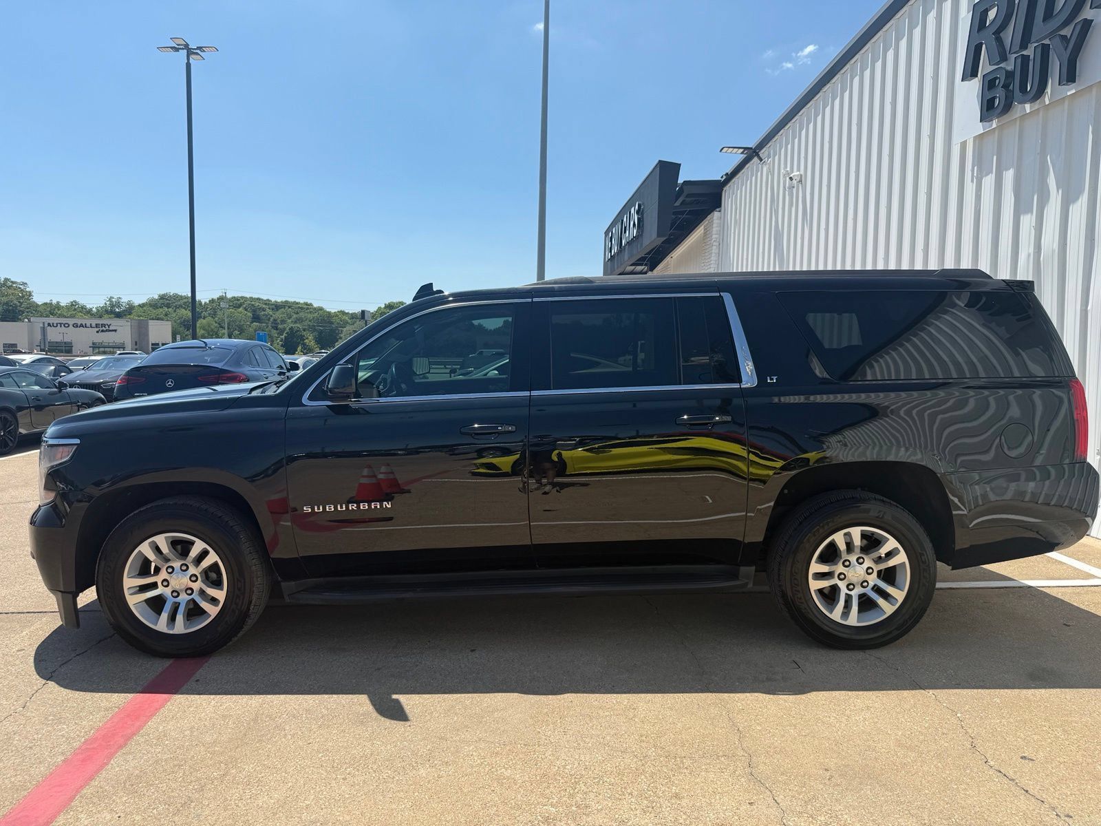 Used 2019 Chevrolet Suburban LT AWD/4WD image 3