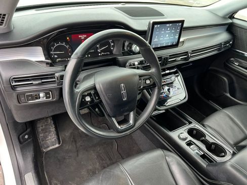 Used 2022 Lincoln Corsair Standard w/ Premium Package image 16