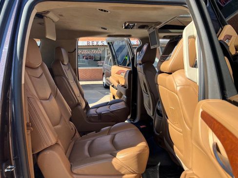 Used 2015 Cadillac Escalade ESV Platinum image 25