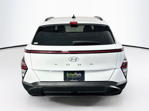 Used 2025 Hyundai Kona SEL FWD image 7