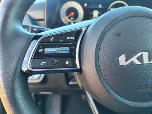 Certified 2024 Kia Seltos SX w/ SX Sunroof Package image 18