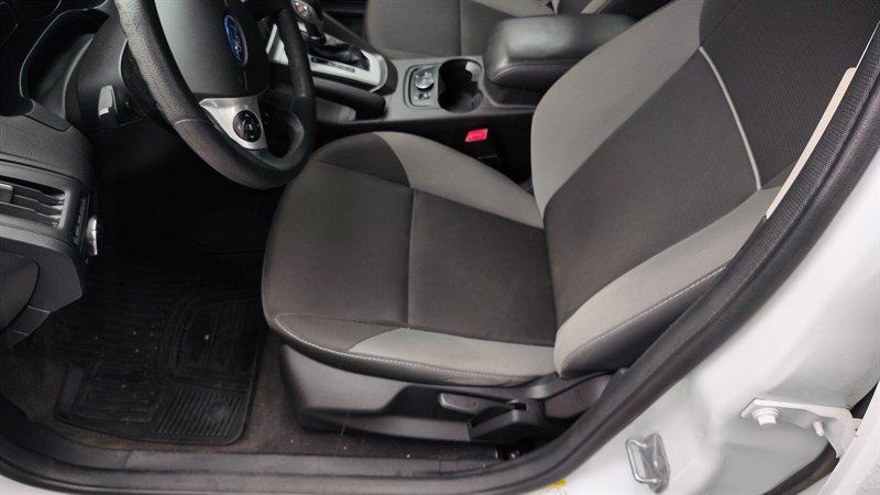 Used 2014 Ford Focus SE w/ SE Winter Package FWD image 10