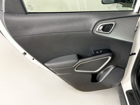 Used 2025 Kia Soul LX w/ LX Technology Package FWD image 25