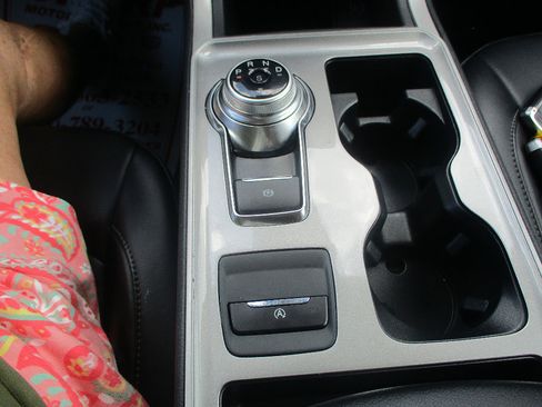 Used 2024 Ford Edge SEL AWD/4WD image 9