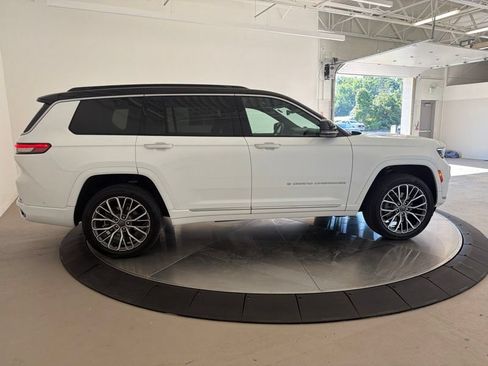 Used 2025 Jeep Grand Cherokee L Summit AWD/4WD image 2