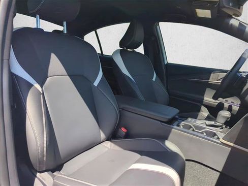 Used 2025 Toyota Camry SE w/ Convenience Package FWD image 27