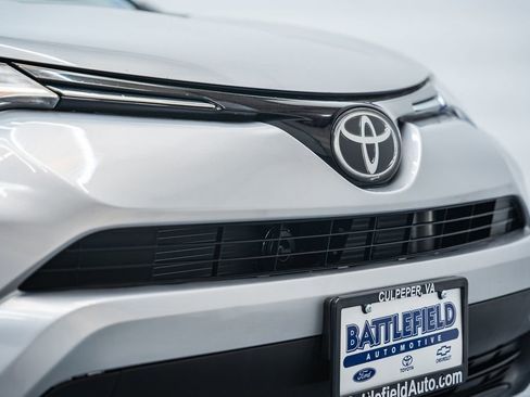 Used 2017 Toyota RAV4 LE image 10