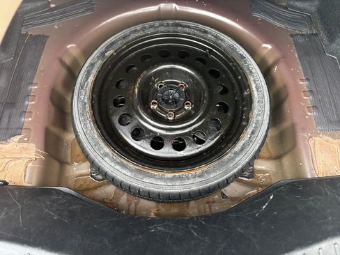 Used 2013 Lincoln MKZ FWD image 26