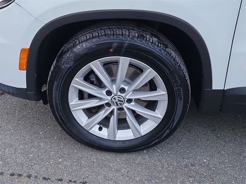 Used 2017 Volkswagen Tiguan Limited w/ Premium Package image 7
