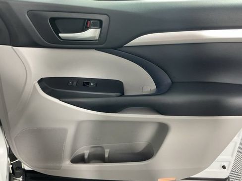 Used 2019 Toyota Highlander XLE AWD/4WD image 13