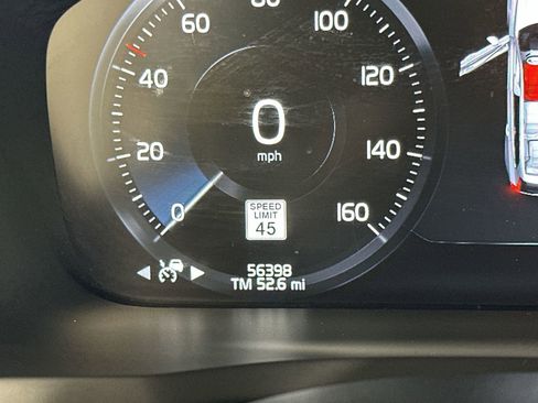Used 2021 Volvo XC90 T5 Momentum w/ Protection Package Premier FWD image 15