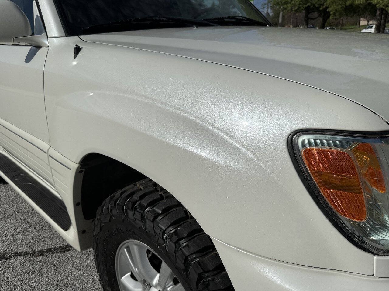 Used 2005 Lexus LX 470 4WD w/ Preferred Accessory Pkg image 25