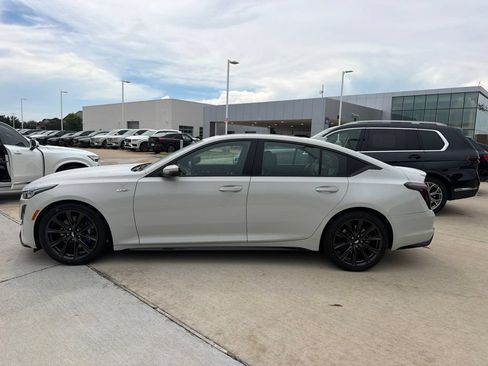 Used 2022 Cadillac CT5 V RWD image 8