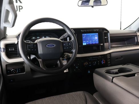 Used 2023 Ford F250 XL w/ STX Appearance Package AWD/4WD image 2