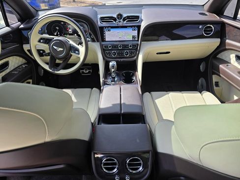 Used 2022 Bentley Bentayga AWD/4WD image 15