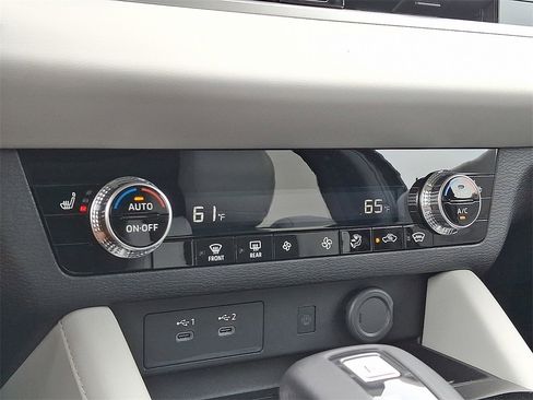 New 2025 Mitsubishi Outlander SE image 8