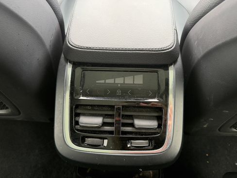 Used 2021 Volvo XC90 T6 Momentum image 33