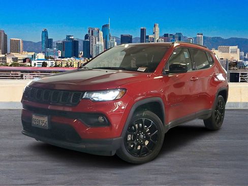 Used 2025 Jeep Compass Latitude w/ Altitude Special Edition image 2
