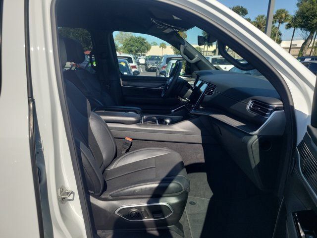 Used 2024 Jeep Wagoneer Series II w/ Flexible Seating Group AWD/4WD image 10