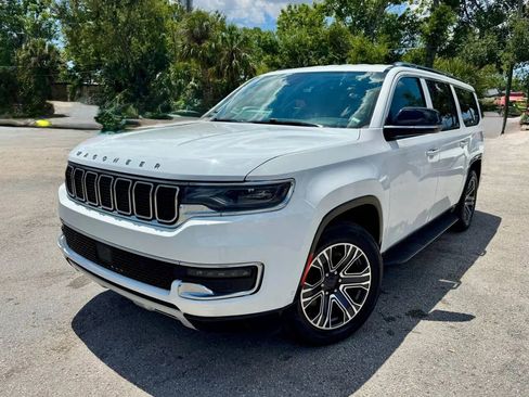 Used 2023 Jeep Wagoneer L Series II image 3