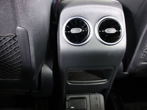 Used 2023 Mercedes-Benz GLB 250 4MATIC image 39