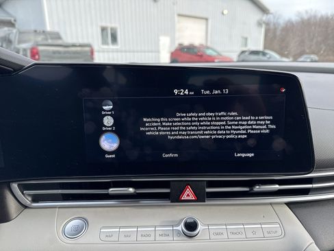 Used 2024 Hyundai Elantra Limited image 15