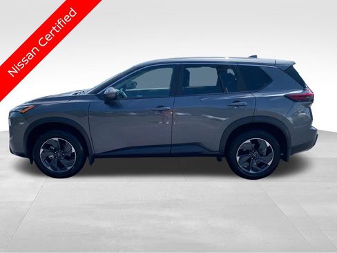 Used 2025 Nissan Rogue SV FWD image 2