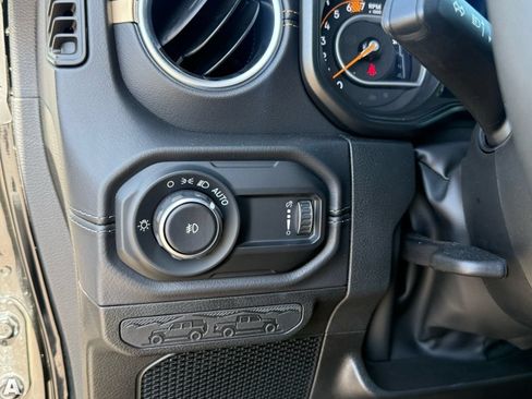 Used 2025 Jeep Wrangler Unlimited Sahara w/ Safety Group AWD/4WD image 14