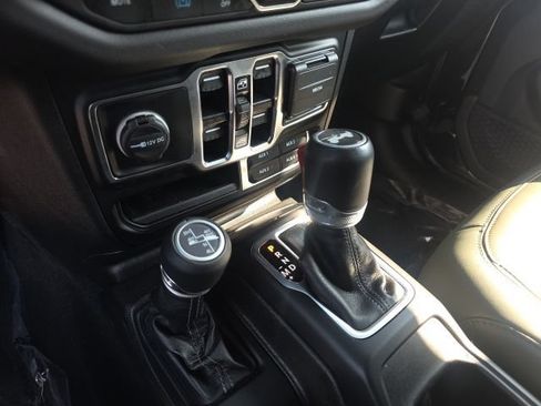 Used 2024 Jeep Wrangler High Altitude AWD/4WD image 25