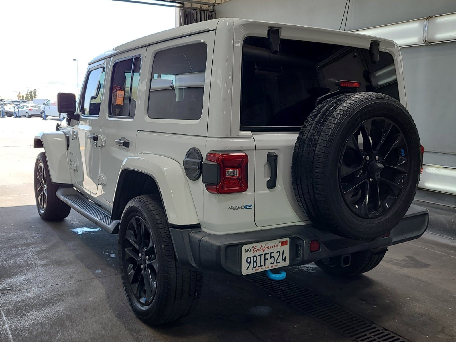 Used 2022 Jeep Wrangler Unlimited Sahara AWD/4WD image 4