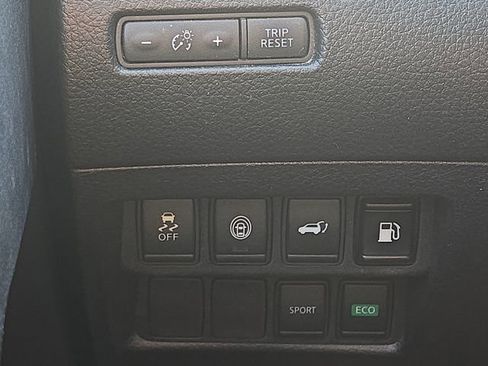 Used 2020 Nissan Rogue SV image 24