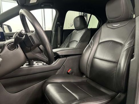 Used 2024 Cadillac XT4 Premium Luxury image 11