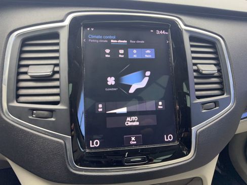 Used 2019 Volvo XC90 T5 Momentum w/ Multimedia Package image 23