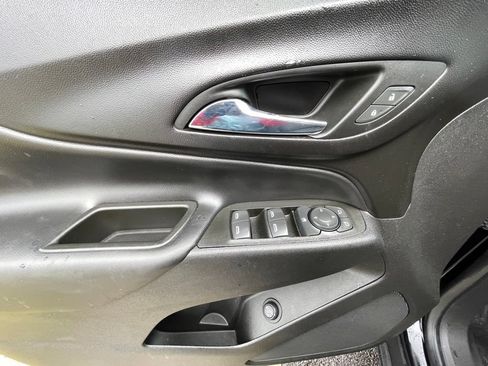 Used 2022 Chevrolet Equinox LT FWD image 11