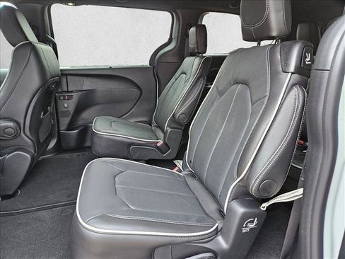 New 2026 Chrysler Pacifica Limited w/ S Appearance Package FWD image 12