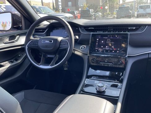New 2025 Jeep Grand Cherokee L Altitude image 24