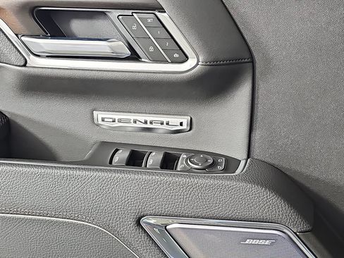 Used 2025 GMC Sierra 1500 Denali w/ Denali Reserve Package AWD/4WD image 25