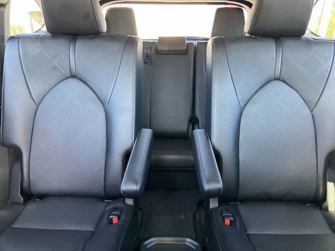 Used 2024 Toyota Highlander Platinum image 38