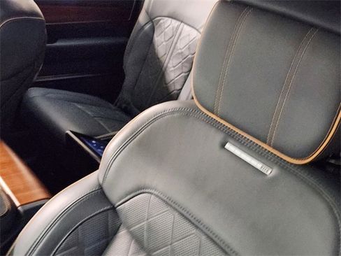 Used 2024 Jeep Grand Wagoneer Series III image 15