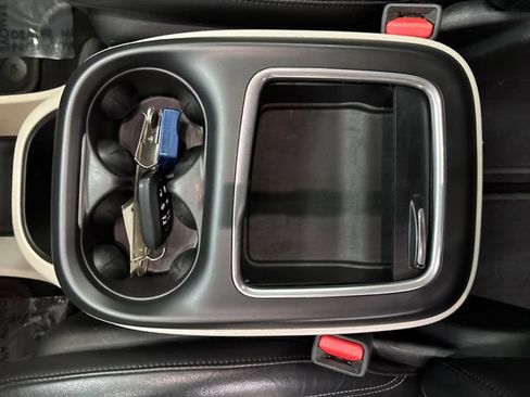 Used 2022 Chrysler Pacifica Touring-L FWD image 24