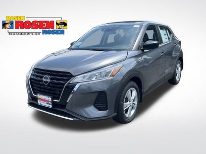 New 2025 Nissan Kicks Play S