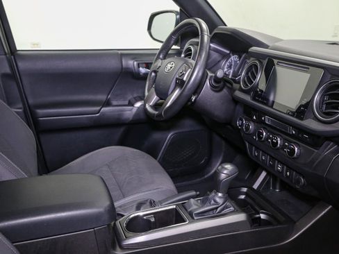 Used 2016 Toyota Tacoma TRD Off-Road image 19