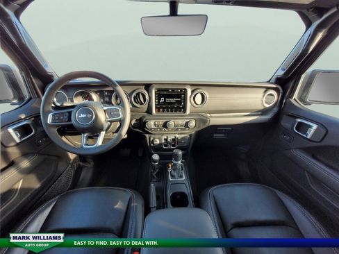 Used 2023 Jeep Wrangler Unlimited Sahara w/ Cold Weather Group image 18