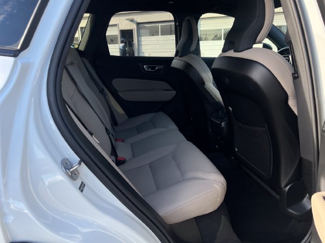 Used 2026 Volvo XC60 B5 Plus AWD/4WD image 10