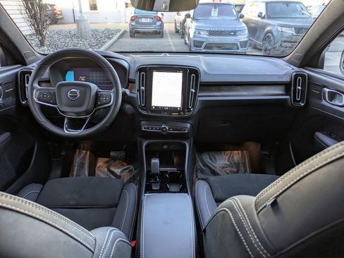 Certified 2023 Volvo C40 P8 Recharge Ultimate w/ Protection Package Premier image 25