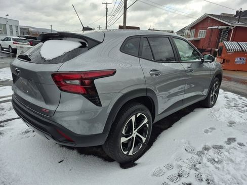 Used 2025 Chevrolet Trax RS w/ Driver Confidence Package image 7