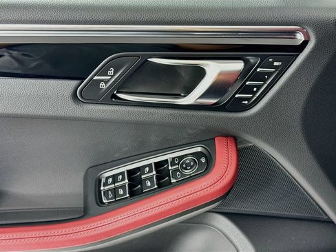 Certified 2025 Porsche Macan AWD/4WD image 11