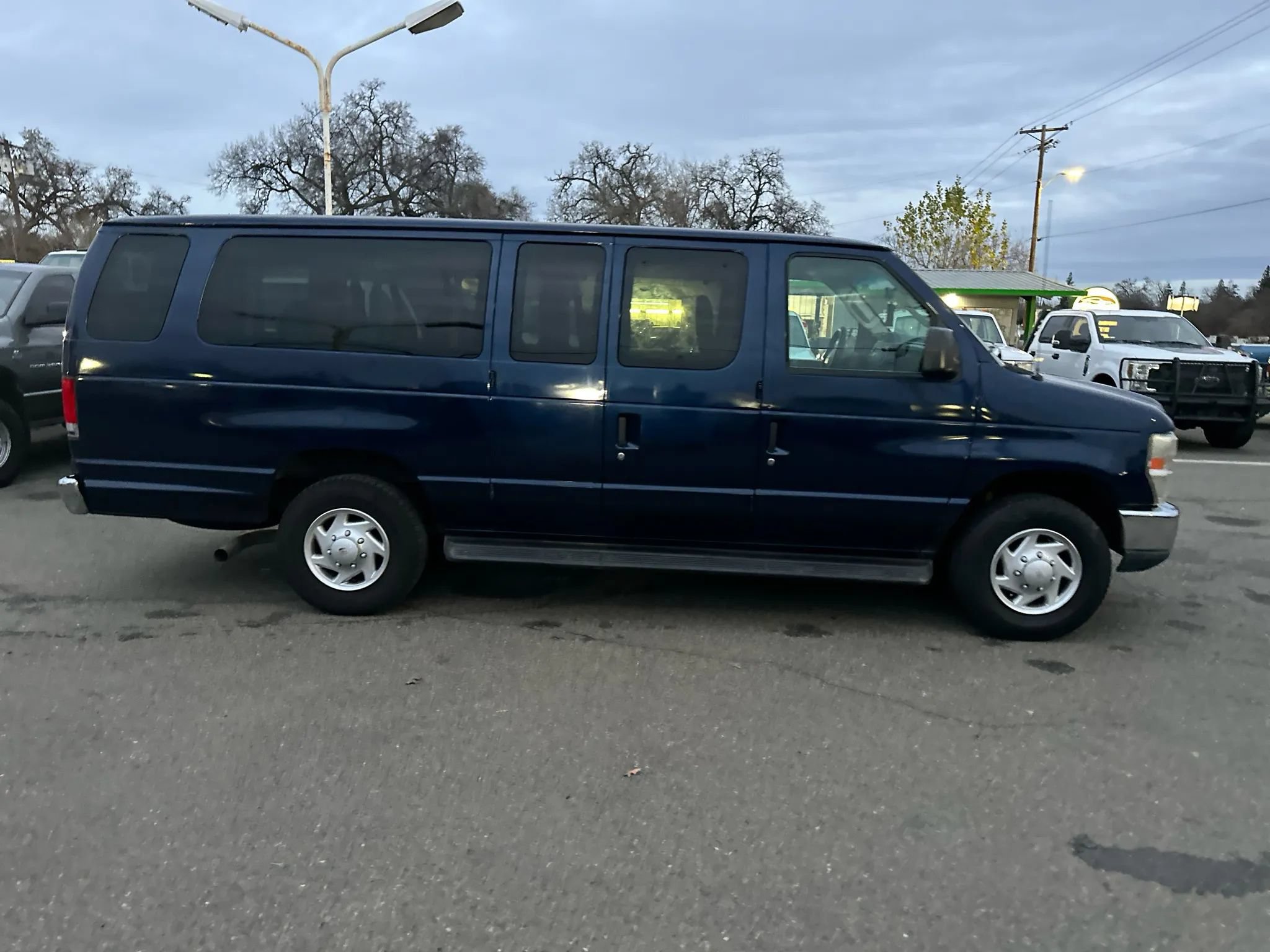 Used 2013 Ford E-350 and Econoline 350 XL RWD image 3